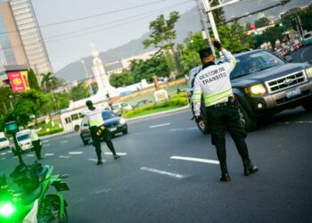 Se intensifican controles vehiculares en la víspera de periodo vacacional