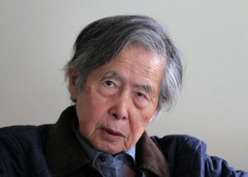 Perú promulga ley que limita condenas por lesa humanidad y favorece al expresidente Fujimori
