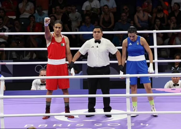 La boxeadora italiana Angela Carini peleó contra la boxeadora que falló su prueba de género y abandonó en 45 segundos en París 2024: «Algo no estaba bien»