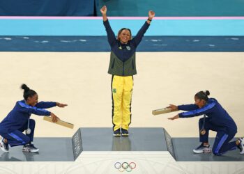 Simone Biles reveló por qué decidieron hacer una reverencia a Rebeca Andrade tras su histórico oro