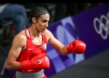 La argelina Imane Khelif, la boxeadora cuestionada por su género, gana el oro
