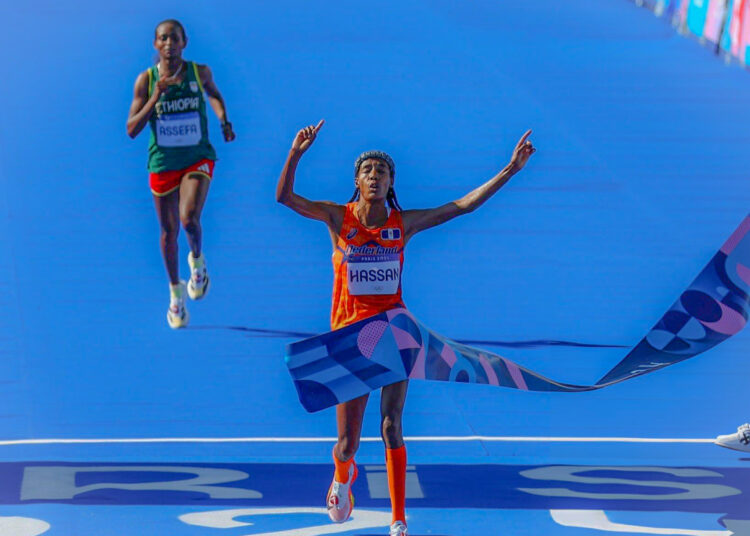 Sifan Hassan logra oro olímpico en maratón, establece récord