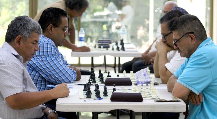Romero y Ayala lideran en el Campeonato Senior 50+ y 65+ de ajedrez