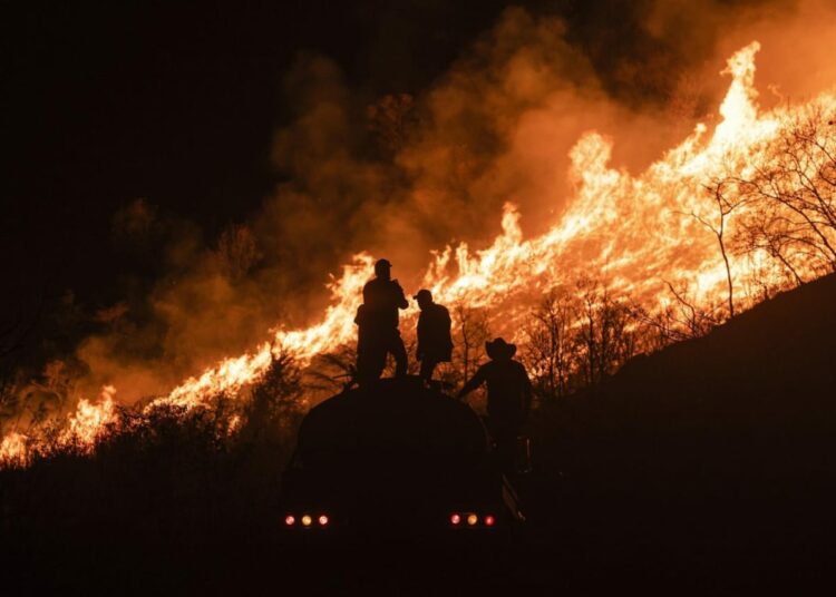 Evacuaciones en tercera ciudad de Turquía por incendio