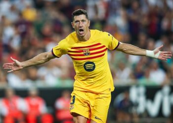 Barcelona remonta y vence 2-1 al Valencia con doblete de Lewandowski