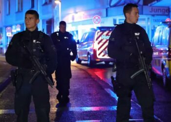 Policía alemana busca al agresor que mató a tres personas en un ataque en Solingen