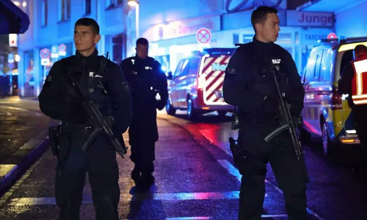 Policía alemana busca al agresor que mató a tres personas en un ataque en Solingen