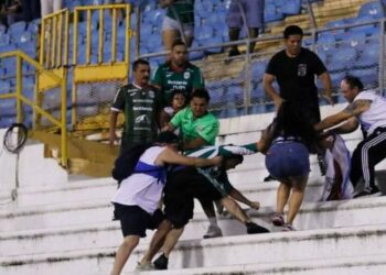 Aficionados de Marathón y Alianza protagonizaron actos de violencia que dejó varios heridos