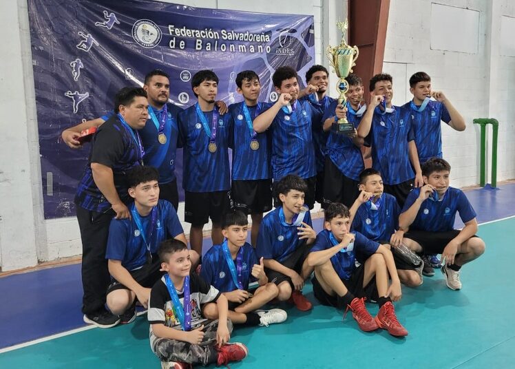 Centro Escolar Asentamiento, monarca del balonmano estudiantil masculino