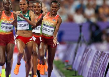 Insólito: Faith Kipyegon ganó medalla de plata, la descalificaron y quien entró al podio hizo historia