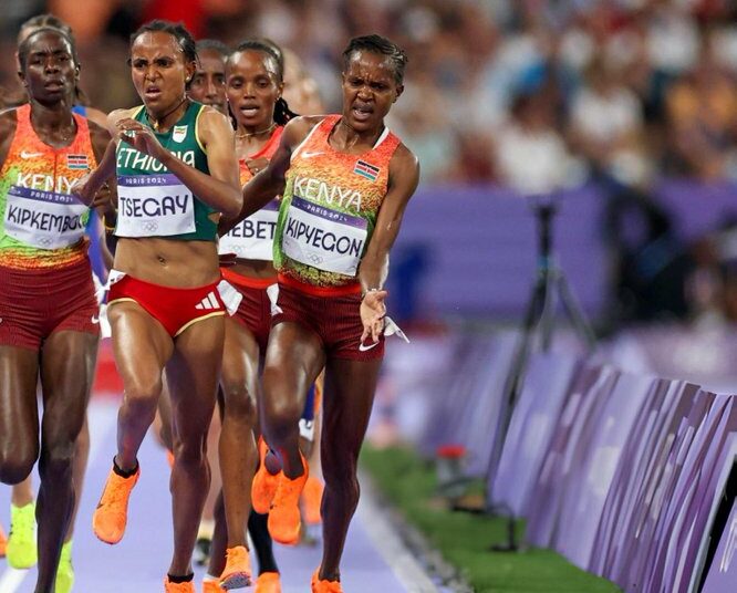Insólito: Faith Kipyegon ganó medalla de plata, la descalificaron y quien entró al podio hizo historia