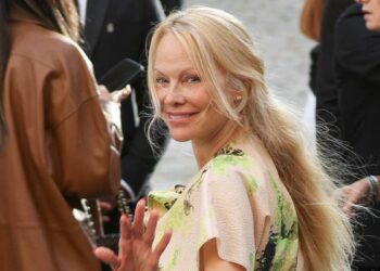 A Pamela Anderson le resultó ‘doloroso’ releer sus antiguos diarios