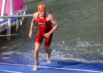 Atleta suizo se retira de los JJ.OO. tras enfermarse luego de nadar en el río Sena