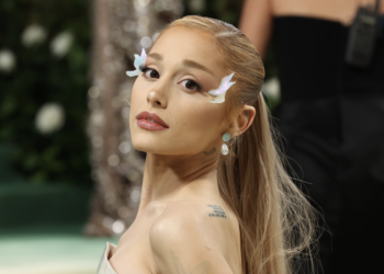 Ariana Grande necesitó ‘tiempo y terapia’ para apreciar su fama siendo una adolescente