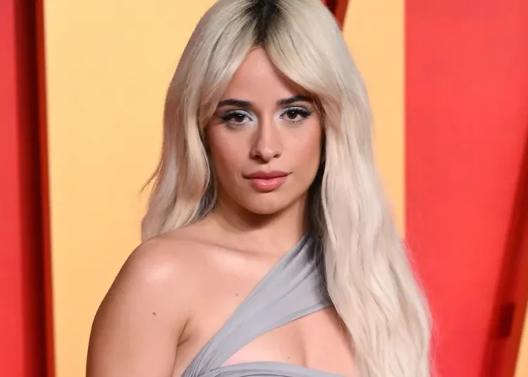 Camila Cabello toma un descanso de los reflectores para lidiar con sus problemas
