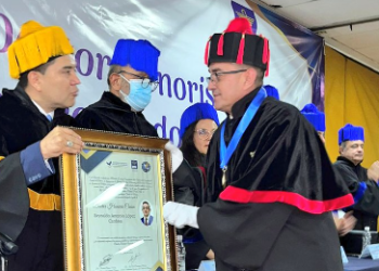 Universidad mexicana entrega doctorado honoris causa a diputado Reynaldo Cardoza «por su liderazgo a favor de la Humanidad»
