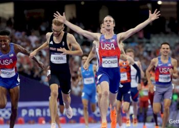 El estadounidense Cole Hocker, campeón de 1,500 con récord olímpico