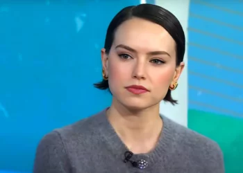 Daisy Ridley reveló que padece una enfermedad autoinmune: “Pensaba que estaba enojada con el mundo”