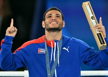 Púgil cubano Erislandy Álvarez gana oro olímpico en 63.5 kg