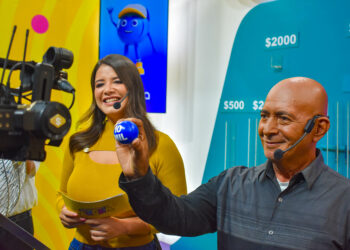 iAl ritmo de la música de Fernando Astul, celebramos un miércoles de alegría con muchos premios!