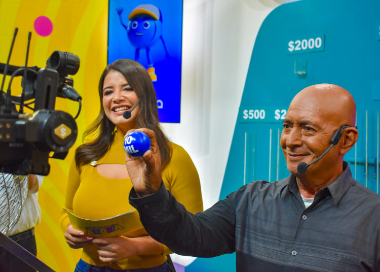 iAl ritmo de la música de Fernando Astul, celebramos un miércoles de alegría con muchos premios!