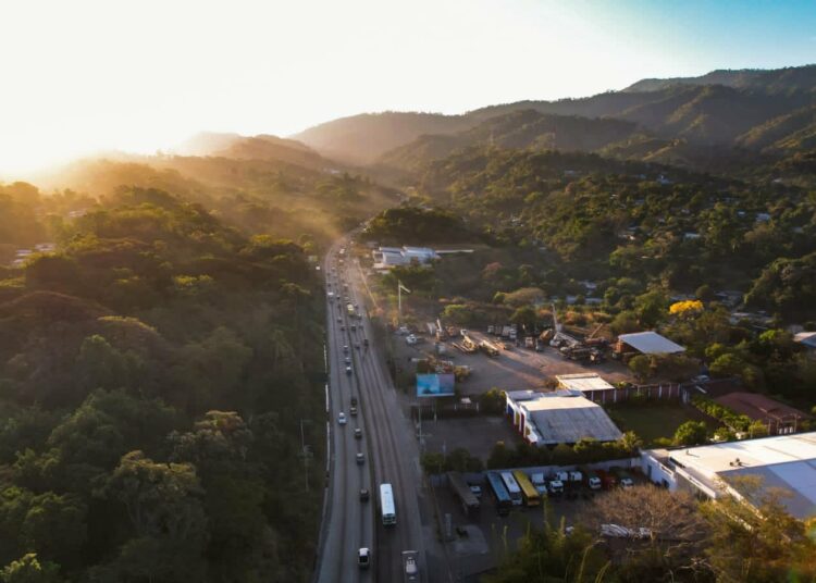 Ampliación de carriles en zona de El Poliedro mejorará el tránsito vehicular y de servicios logísticos