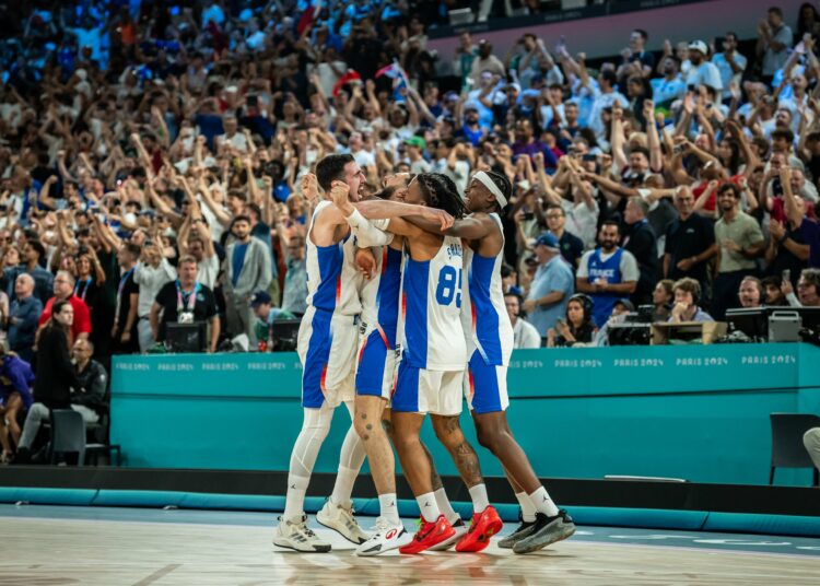 Francia supera 73-69 a Alemania para avanzar al duelo del oro del básquet masculino