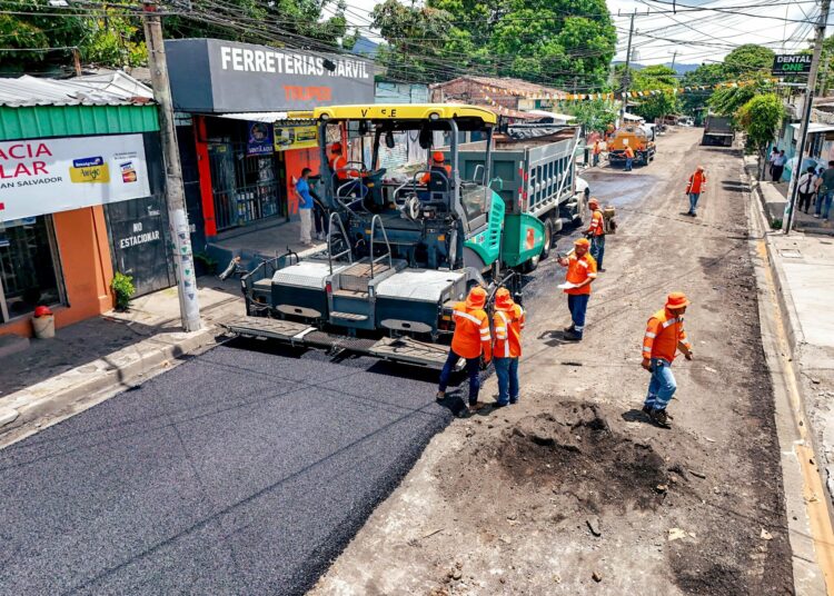 Gobierno inicia reparación de la calle municipal El Calvario, en Cuscatancingo