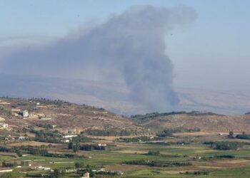 Hezbolá lanza 50 cohetes a los Altos del Golán y muere comandante de Al-Fatah en ataque israelí en Líbano