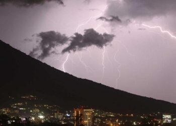 Autoridades emiten alerta por influencia de onda tropical en El Salvador