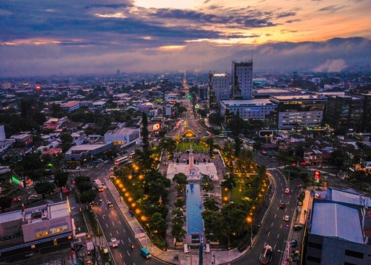 Con la tradicional alborada y serenata al Divino Salvador del Mundo, arrancan las fiestas agostinas