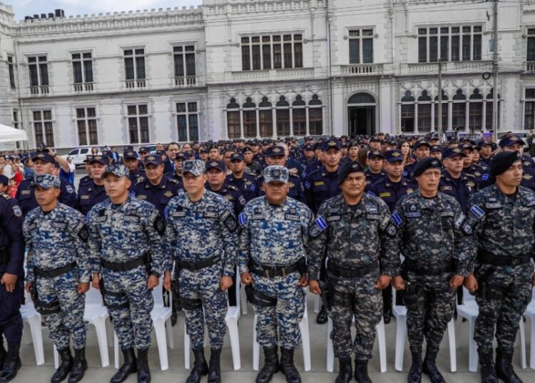 Reconocen esfuerzo y valentía de agentes policiales