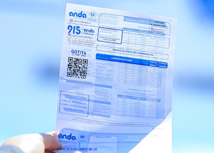 Salvadoreños serán exonerados de pagar intereses por mora en sus recibos de agua