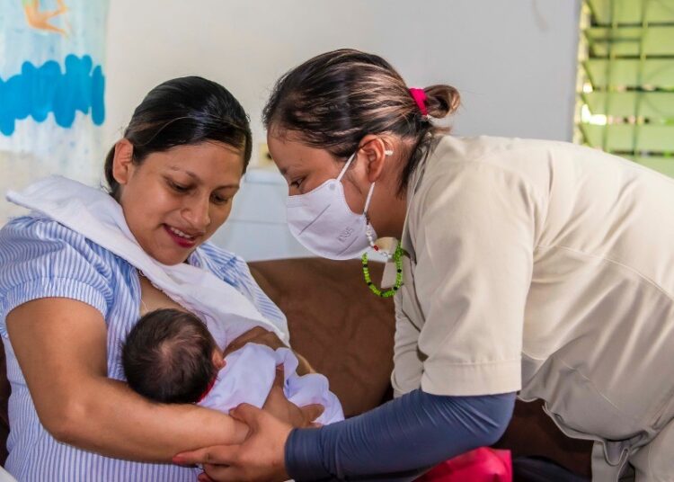 Éxito en iniciativa de lactancia materna con capacitación de más de mil consejeros