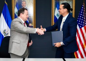 EE.UU. y El Salvador firman acuerdo para acelerar concesión de solicitudes