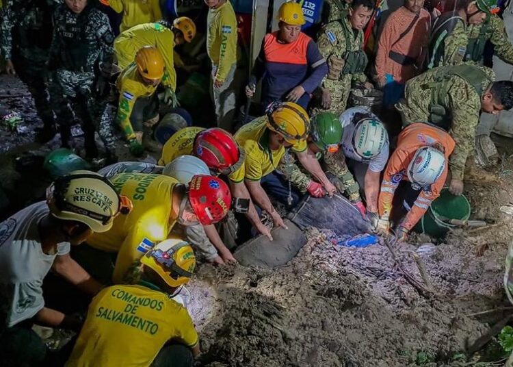 Tragedia en Apopa: Muro de contención cede y deja dos menores fallecidos