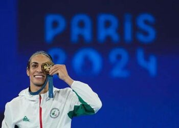 La boxeadora argelina Imane Khelif presenta una denuncia ante las autoridades francesas por ciberacoso