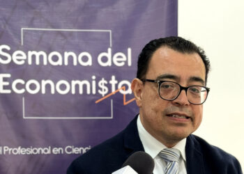 “Economista del Año, Economista Distinguido y Economista Investigador”, fueron los galardones recibidos por profesionales salvadoreños