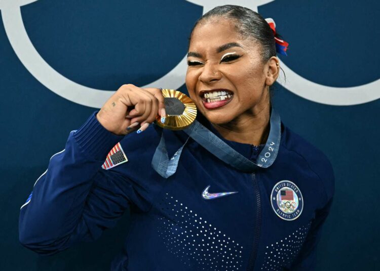 USA Gymnastics dice que el panel de arbitraje no reconsiderará la decisión sobre medalla de Chiles