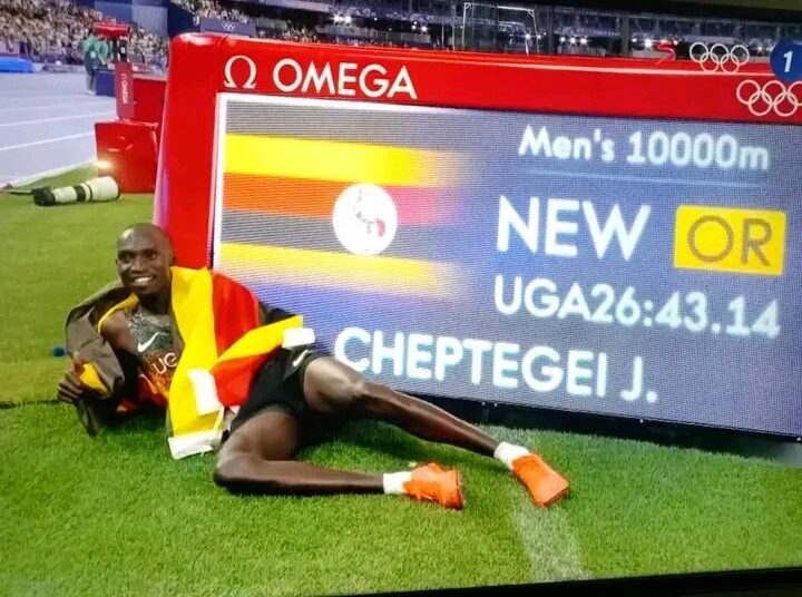 Ugandés Cheptegei gana los 10.000 metros en la 1ra noche de pista del atletismo olímpico