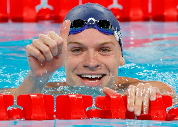 El francés Léon Marchand gana 200 metros combinados y su cuarto oro