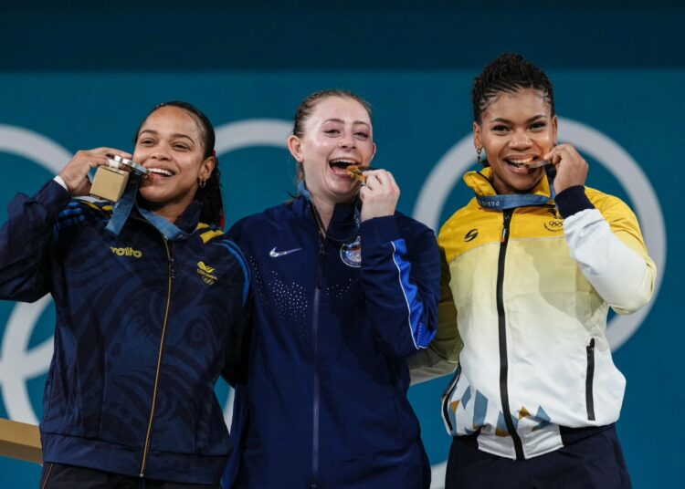 Plata de colombiana Sánchez y bronce de ecuatoriana Palacios en halterofilia-71 kilos
