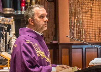 Un sacerdote en Nueva York robó 650.000 dólares de donaciones para darse una vida de lujo