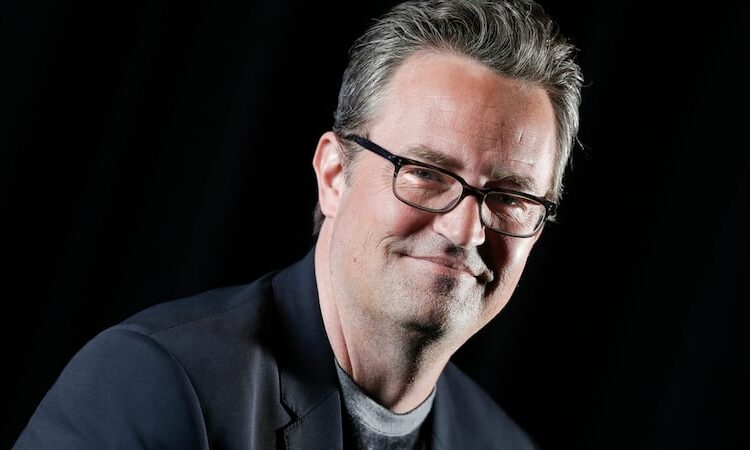 La co-creadora de “Friends” sugirió dos formas de recordar y rendir tributo a Matthew Perry