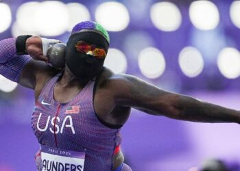 El misterioso look de la atleta norteamericana Raven Sounders