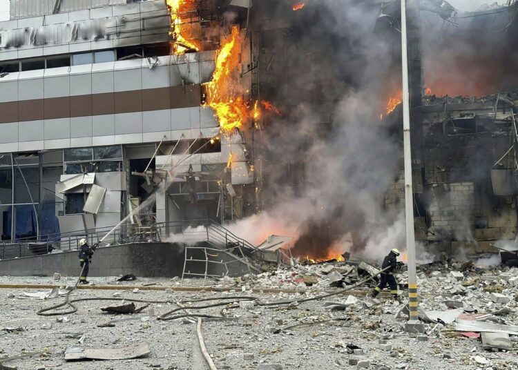 Rusia lanzó un ataque masivo con misiles y drones en varias regiones dejando tres muertos