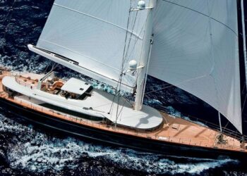 Un muerto y seis desaparecidos tras el hundimiento de un velero en Sicilia