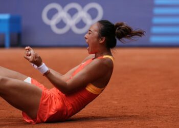 La número 1 Iga Swiatek pierde ante Zheng Qinwen de China en las semifinales de los Juegos Olímpicos de París