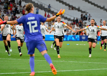 Alemania elimina en penales a defensora del oro, Canadá