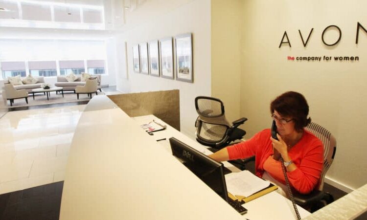 Avon se declara en bancarrota en Estados Unidos tras acumular deudas por el talco vinculado al cáncer